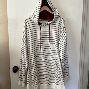 Women’s Maurices 3x lightweight hooded tunic sweatshirt with center hand pocket